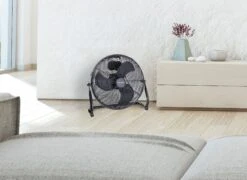 Bestron Vloerventilator In Retrostijl Windmachine Met 3 Snelheidsinstellingen & Traploos Kantelbare Ventilatorkop, Hoogte: 47 Cm, Ø 45 Cm, 100 W, Zwart -Bestron bestron vloerventilator in retrostijl windmachine met 3 snelheidsinstellingen traploos kantelbare ventilatorkop hoogte 47 cm 45 cm 100 w zwart zwart 3